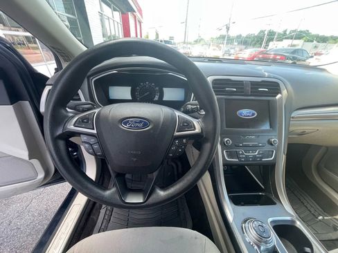 Used 2020 Ford Fusion SE image 15