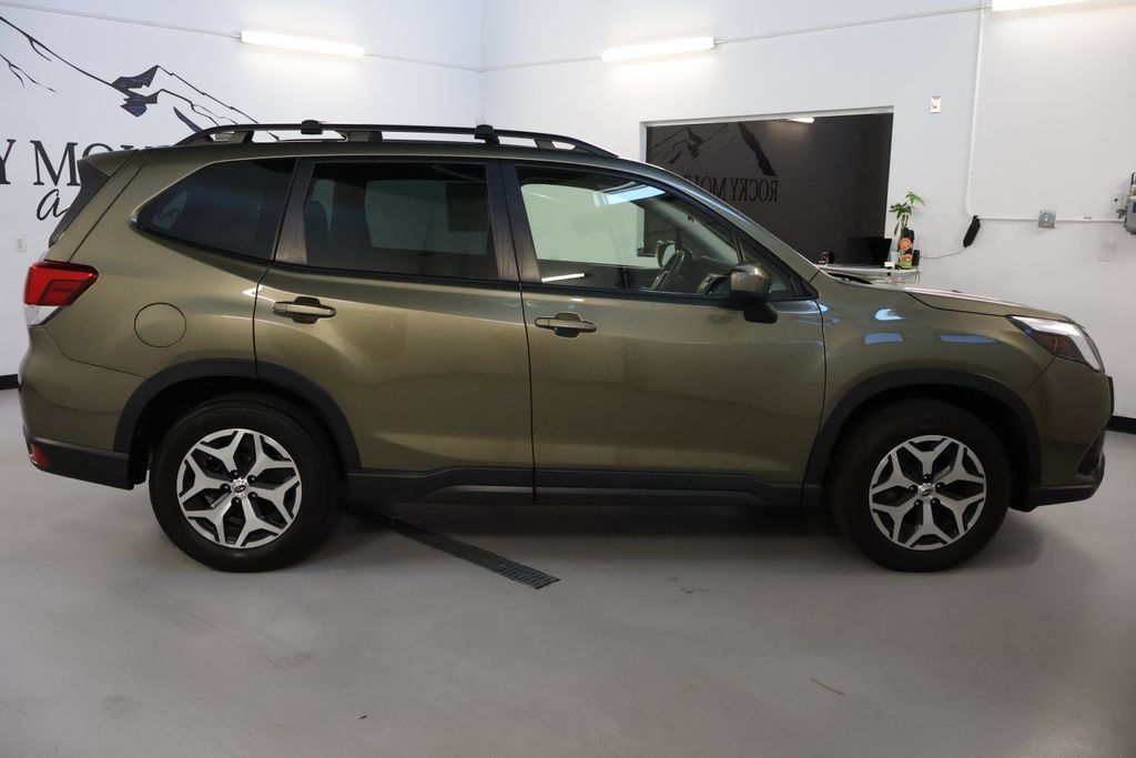 Used 2023 Subaru Forester Premium AWD/4WD image 8