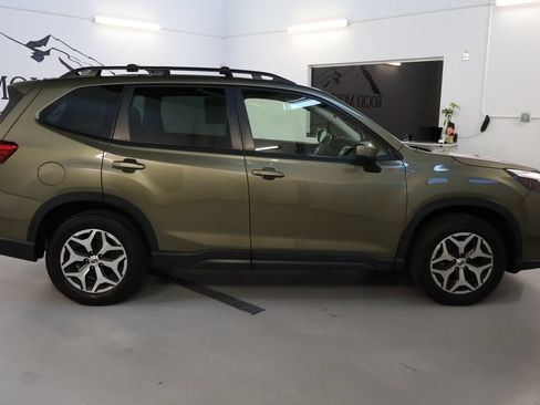Used 2023 Subaru Forester Premium AWD/4WD image 8
