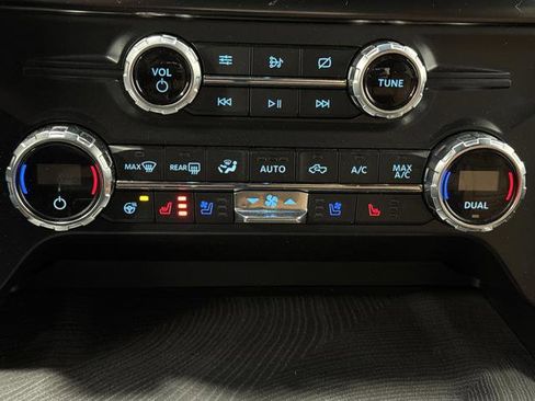 Used 2021 Ford F150 Platinum w/ FX4 Off-Road Package image 21