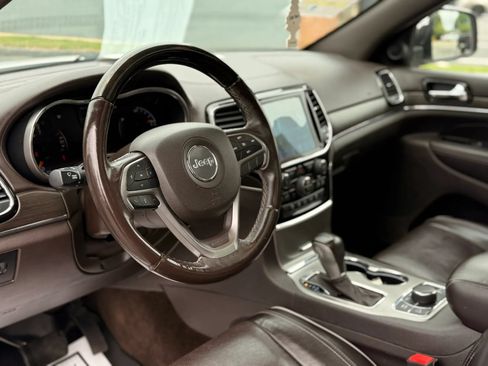 Used 2019 Jeep Grand Cherokee Overland AWD/4WD image 8