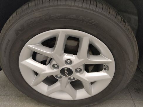 Used 2025 Kia Soul LX image 31