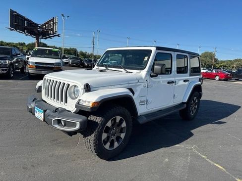 Used 2018 Jeep Wrangler Unlimited Sahara w/ Cold Weather Group AWD/4WD image 3