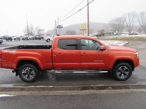Used 2016 Toyota Tacoma TRD Sport w/ Towing Package image 5