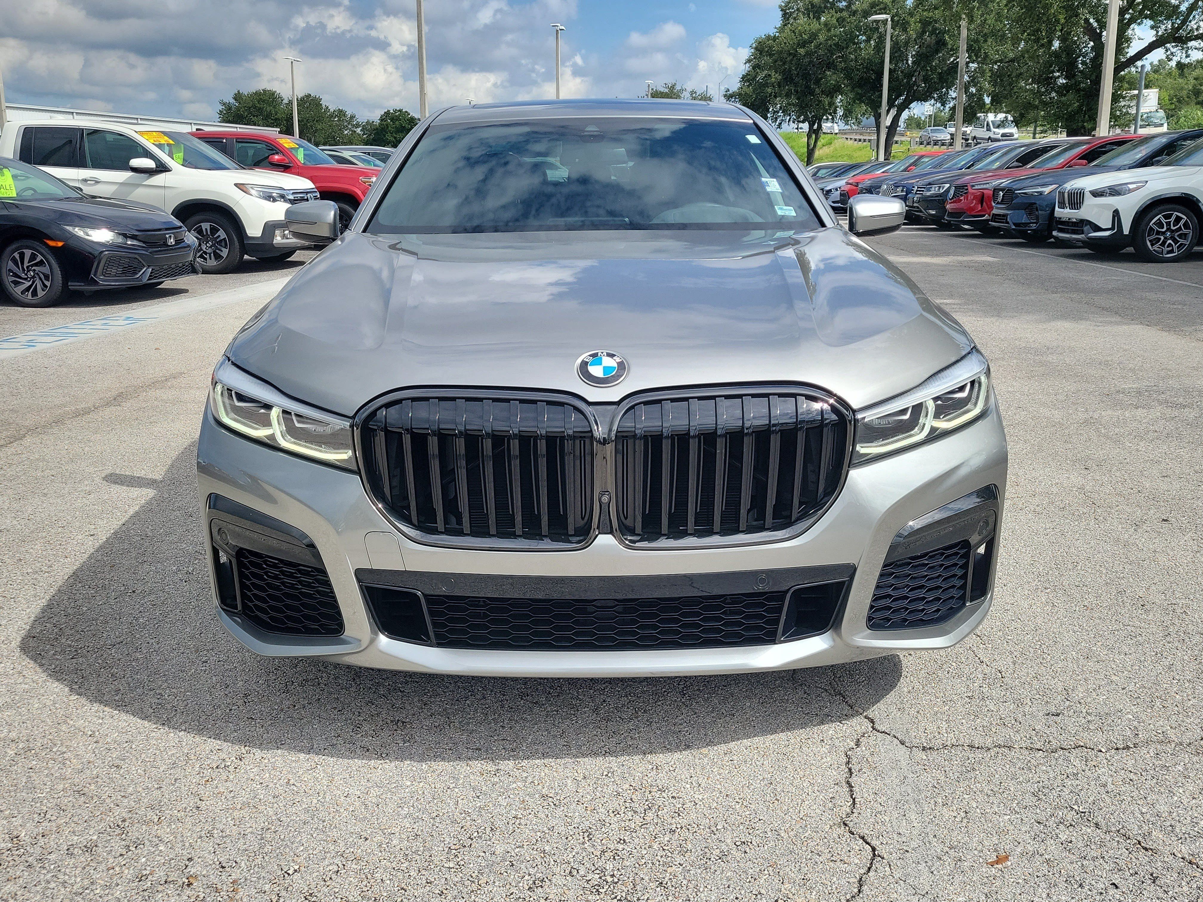 Used 2022 BMW 740i w/ M Sport Package RWD image 2