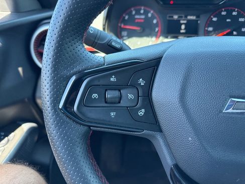 Used 2025 Chevrolet Trax RS FWD image 12