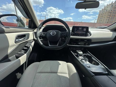 Certified 2025 Nissan Rogue SV FWD image 18