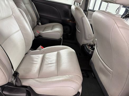 Used 2019 Toyota Sienna Limited FWD image 22