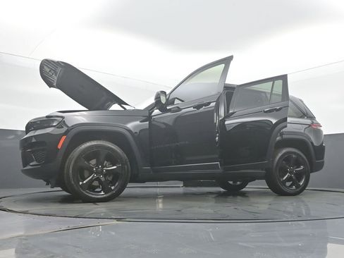 Used 2023 Jeep Grand Cherokee Altitude AWD/4WD image 57