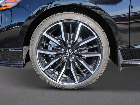 Used 2024 Honda Accord Touring image 7