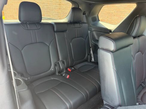 Used 2025 Honda Pilot Black Edition image 16
