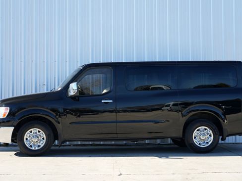 Used 2018 Nissan NV 3500 SL image 8