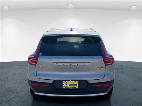 Used 2023 Volvo XC40 B5 Plus image 8