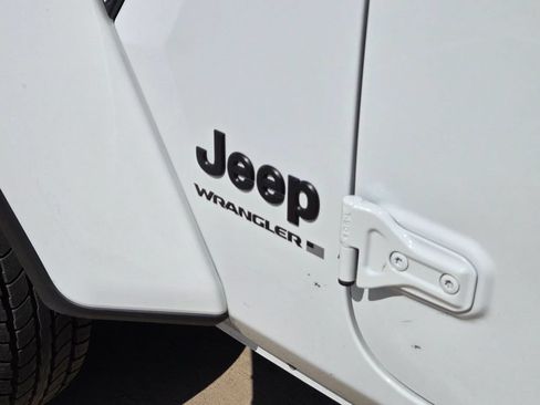 Used 2025 Jeep Wrangler Unlimited Sahara AWD/4WD image 19