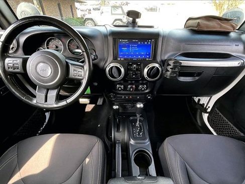 Used 2018 Jeep Wrangler Unlimited Sahara w/ Connectivity Group image 7