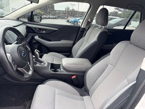 Used 2025 Subaru Outback Premium AWD/4WD image 9
