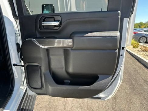Used 2022 GMC Sierra 3500 AT4 w/ AT4 Preferred Package AWD/4WD image 13