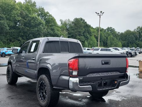 Used 2022 Toyota Tacoma SR5 RWD image 3