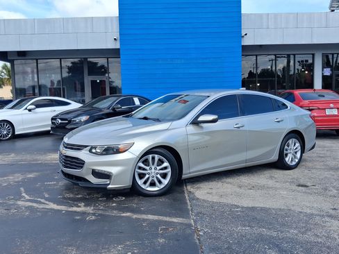 Used 2016 Chevrolet Malibu LT w/ Leather Package FWD image 2