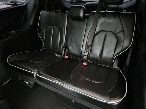 Used 2023 Chrysler Pacifica Limited w/ S Appearance Package image 40