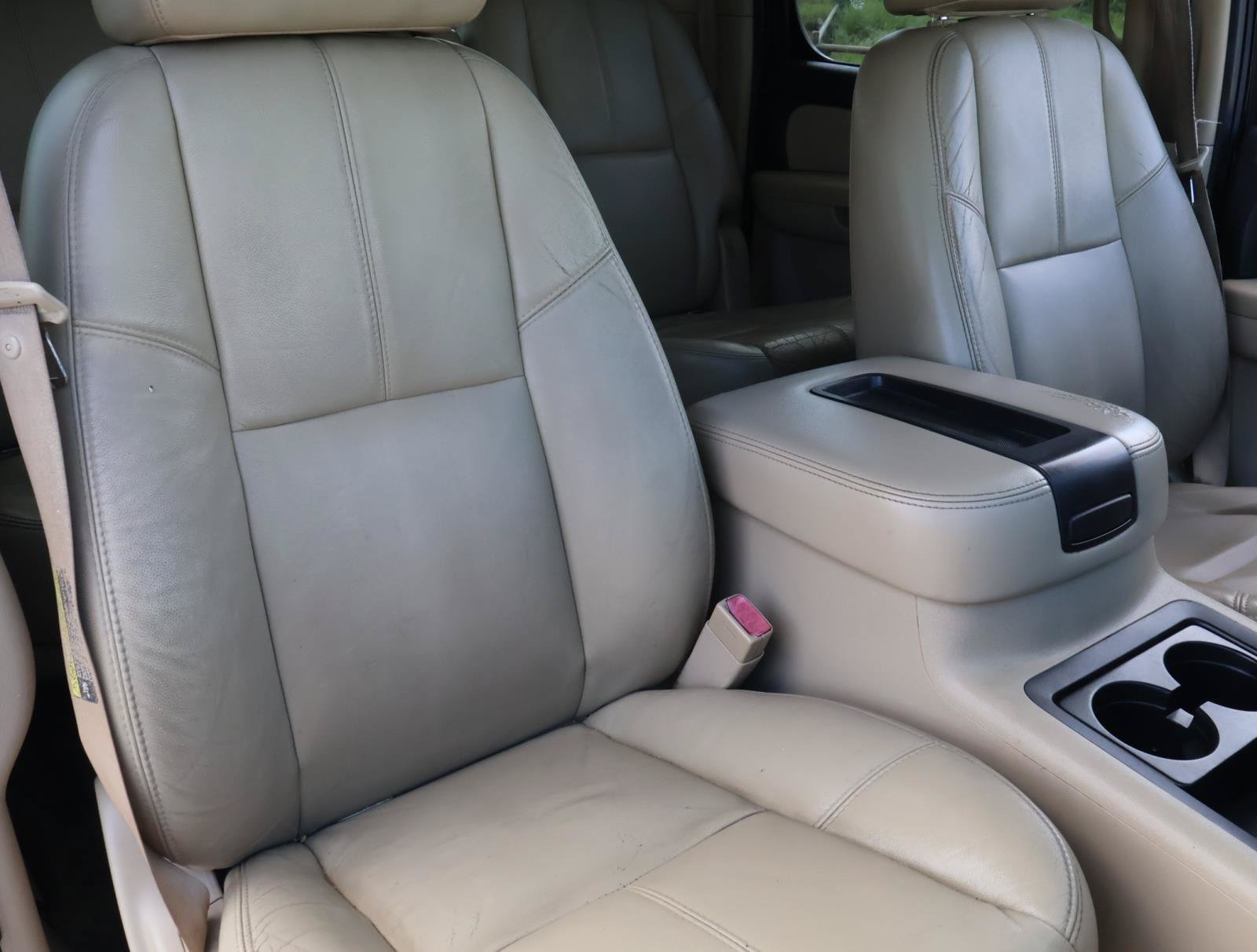 Used 2007 Chevrolet Suburban LTZ w/ LTZ Preferred Equipment Group RWD image 16