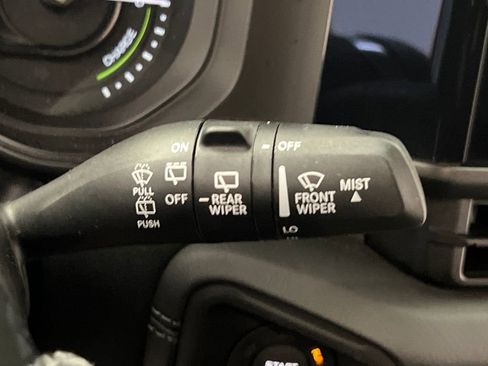 Used 2025 Jeep Wrangler Unlimited Sahara image 40