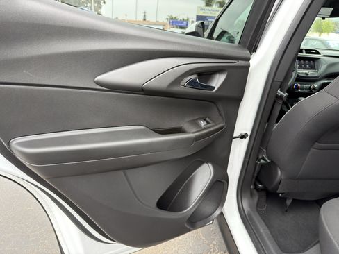 Used 2023 Chevrolet TrailBlazer LT FWD image 17