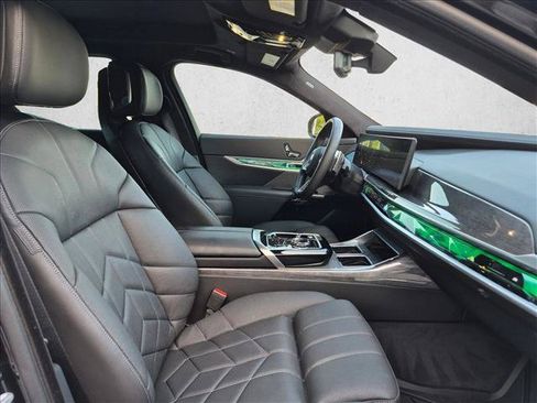 Certified 2025 BMW 760i xDrive w/ Executive Package AWD/4WD image 22