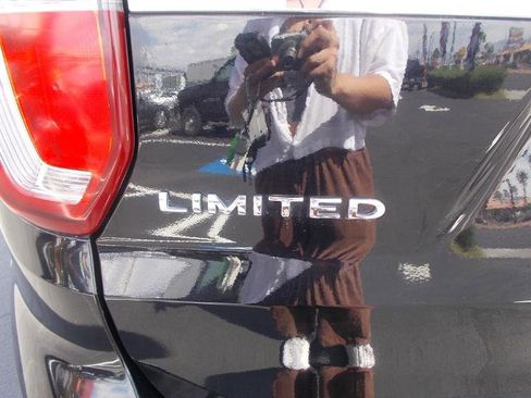 Used 2017 Ford Explorer Limited image 10