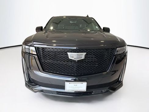 Used 2023 Cadillac Escalade Sport Platinum w/ LPO, ONYX Package AWD/4WD image 2