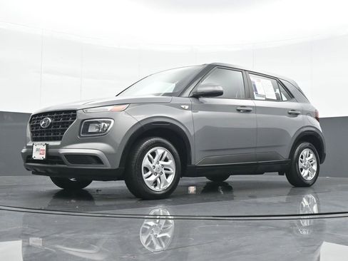 Used 2022 Hyundai Venue SE w/ Cargo Package image 17