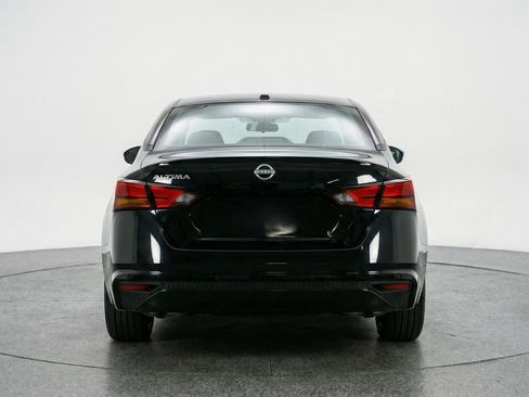 Used 2025 Nissan Altima 2.5 SV FWD image 7