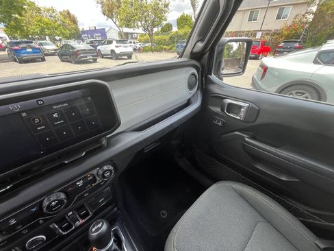 Used 2025 Jeep Wrangler Unlimited Sport AWD/4WD image 33