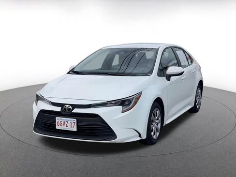 Used 2025 Toyota Corolla LE image 7
