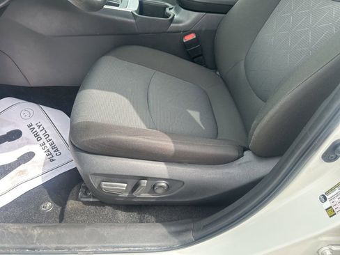 Used 2025 Toyota RAV4 XLE w/ Convenience Package image 21