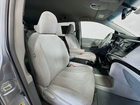 Used 2013 Toyota Sienna LE image 26