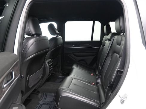 Used 2025 Jeep Grand Cherokee Limited image 31