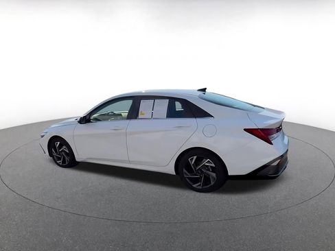 Used 2025 Hyundai Elantra Limited image 10