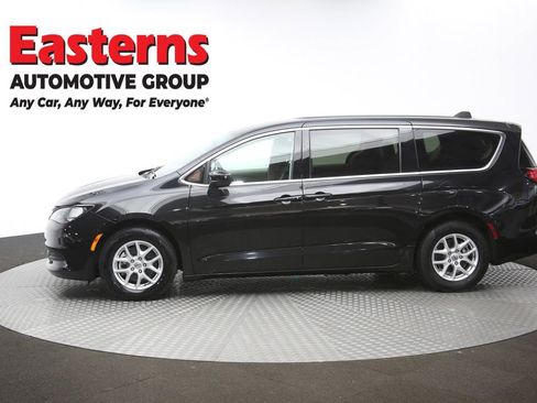 Used 2022 Chrysler Voyager LX image 61