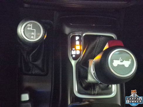 Used 2025 Jeep Wrangler Unlimited Sahara AWD/4WD image 18