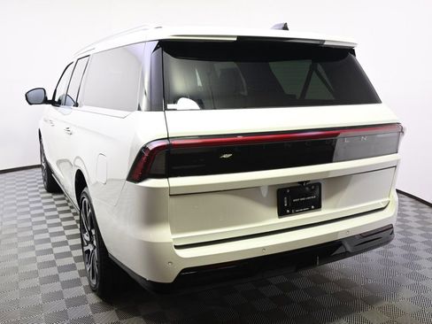 New 2026 Lincoln Navigator L Reserve AWD/4WD image 4