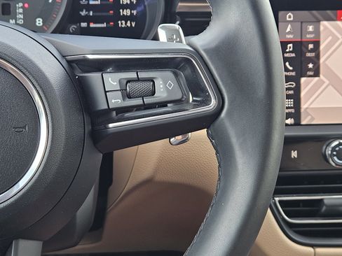 Certified 2025 Porsche Macan image 27