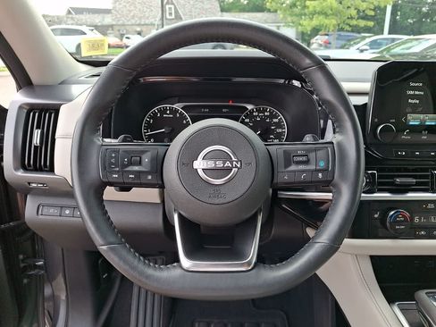 Used 2023 Nissan Pathfinder SL AWD/4WD image 23