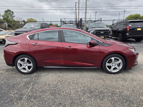 Used 2017 Chevrolet Volt LT w/ Comfort Package image 4