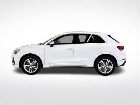 Certified 2022 Audi Q3 2.0T Premium w/ Convenience Package AWD/4WD image 2