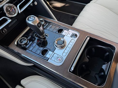 New 2026 Bentley Flying Spur Azure image 31