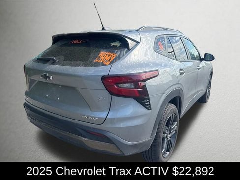 Used 2025 Chevrolet Trax ACTIV w/ Sunroof Package FWD image 3