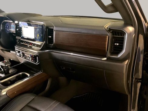 Used 2024 Chevrolet Silverado 1500 High Country w/ High Country Premium Package AWD/4WD image 17