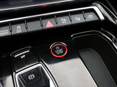 Used 2022 Audi e-tron GT Prestige image 20