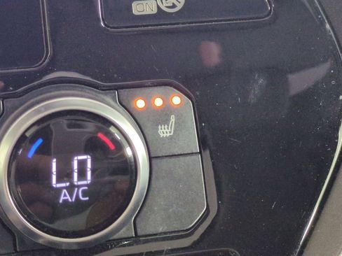 Used 2023 Toyota Highlander XLE FWD image 29